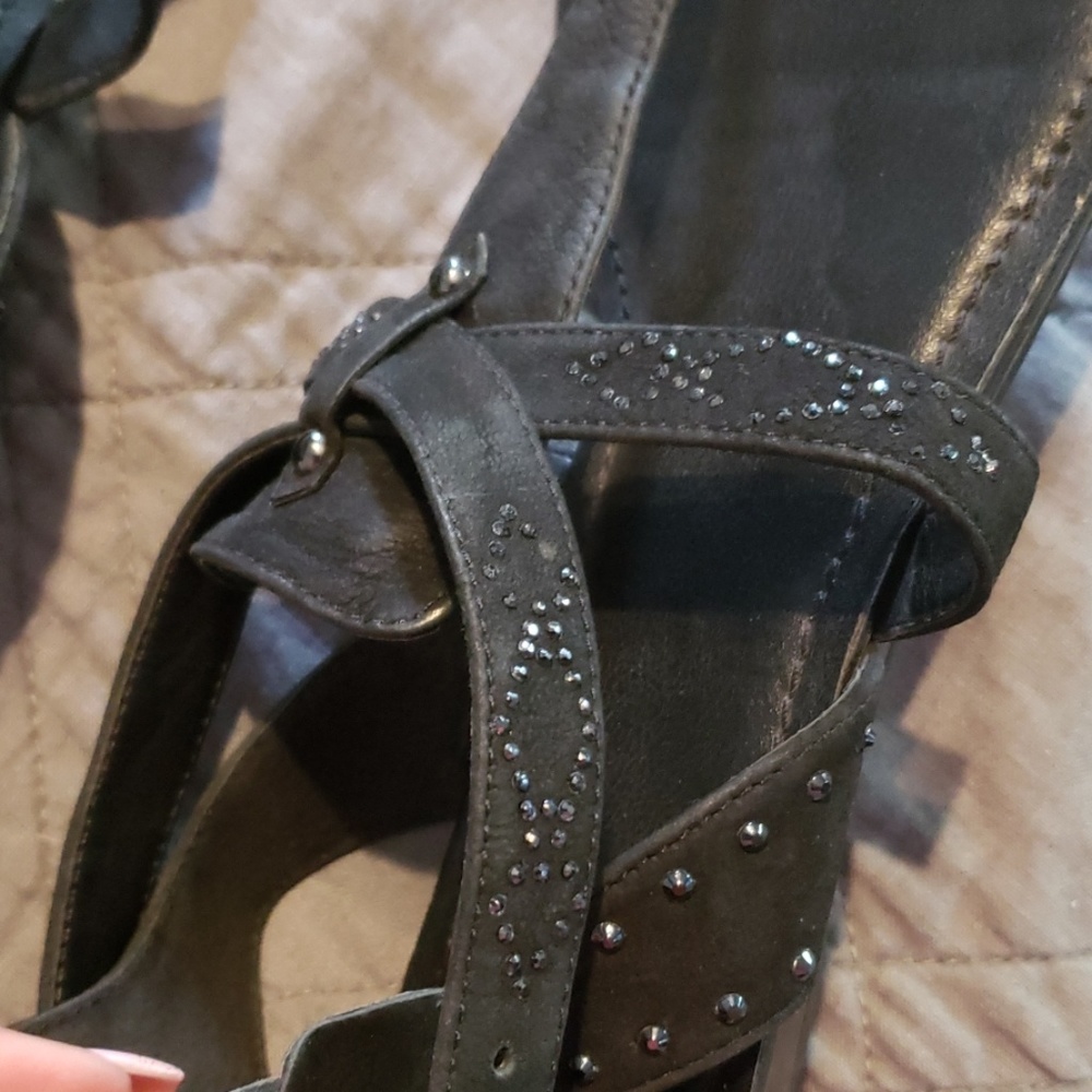 Sandals - Picture 2 of 3